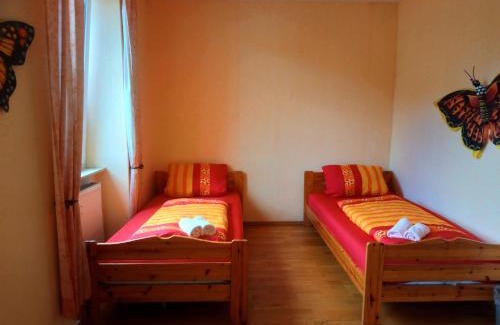 Boppard House | Cozy Pension Röhrig: Pet-Friendly with Breakfast & Kitchen