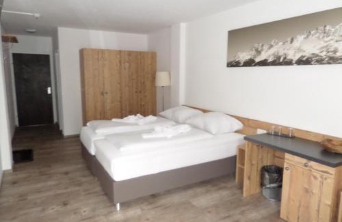 Ellmau House | Pet-Friendly Pension Rainer with Breakfast & Family Amenities