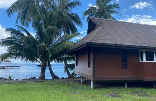 Teahupo'o Bed & Breakfast | Relaxing Oceanfront Retreat at Pension Reva Teahupoo