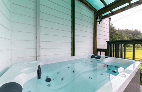 Yangyang House | Top-Rated Pension Salvia with Pool & Hot Tub Amenities