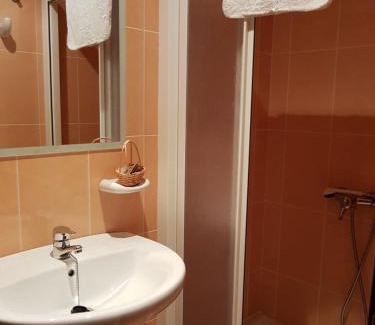Vimianzo House | Welcoming Pension Santos: Family-Friendly & Accessible Stay