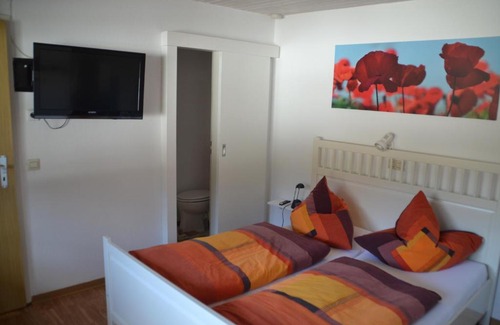 Neusatz House | Pet-Friendly Pension Schönbrunn: Guest Rated 9/10
