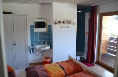 Neusatz House | Pet-Friendly Pension Schönbrunn: Guest Rated 9/10