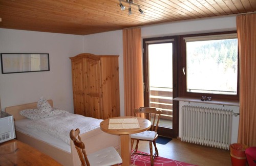 Neusatz House | Pet-Friendly Pension Schönbrunn: Guest Rated 9/10