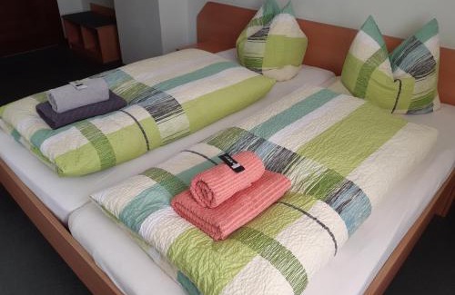 Grossrohrsdorf House | Pet-Friendly Pension Schöne with Oceanfront Views