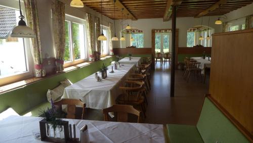 Krakauhintermuehlen House | Pet-Friendly Gasthof Schallerwirt with Spa & Breakfast