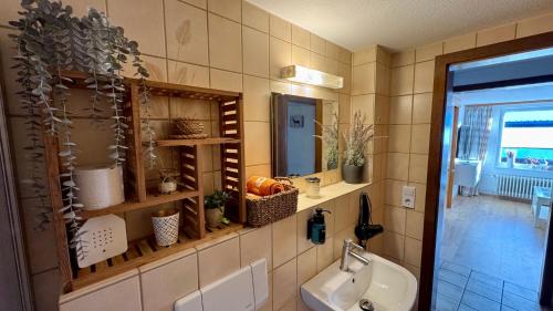Haeusern Apartment | Cozy Getaway in Häusern - Perfect for Families and Pets