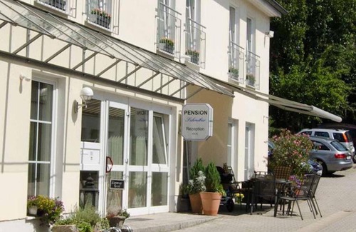 Bogen House | Pet-Friendly Pension Schreiber: Family-Friendly Retreat