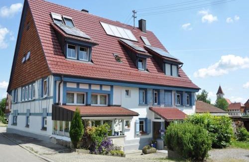 Herdwangen Schoenach House | Welcoming Pension Schwalbennest: A Family-Friendly Retreat