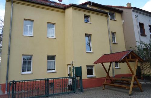 Zwenkau House | Cozy Pension Schwalbe with Oceanfront Views and Breakfast