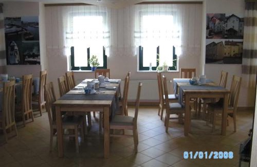 Zwenkau House | Cozy Pension Schwalbe with Oceanfront Views and Breakfast