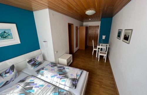 Meersburg House | Welcoming Pension Seliger: Family-Friendly with Breakfast