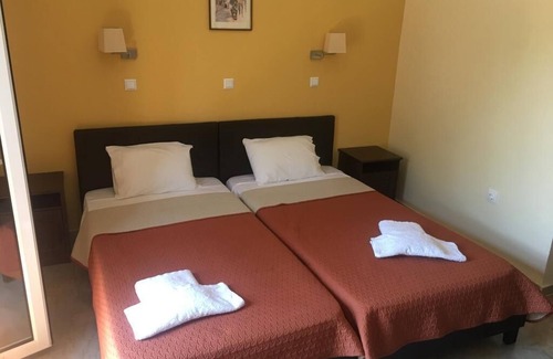 Skala House | Guest Rated Pension Skala: Pool, Restaurant & Family-Friendly