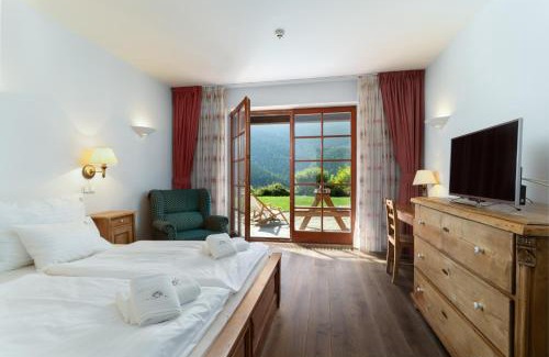 Spindleruv Mlyn House | Pet-Friendly Retreat: Pension Slunečnice with Spa & Dining