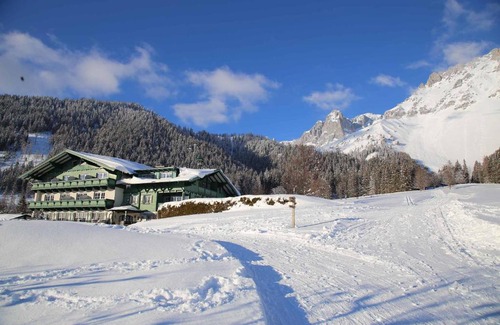 Schildlehen House | Inviting Pension Stoffenbauer: Pool, Hot Tub & Family Fun