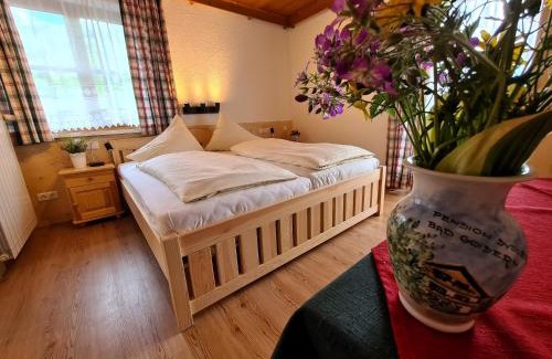 Bad Goisern House | Pension Sydler: Oceanfront Retreat with Family-Friendly Amenities