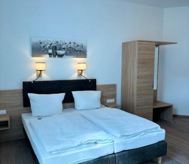 Tangermuende Hotel | Pension Töpferhof: Pet-Friendly Retreat with Breakfast Included