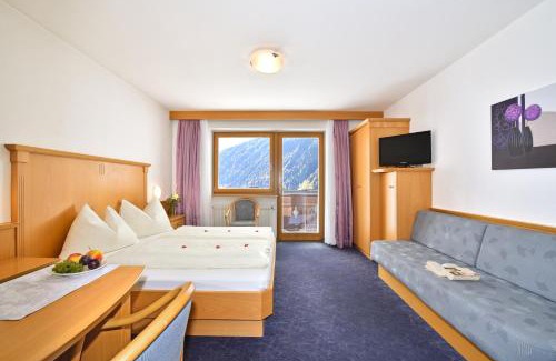 Valles House | Seaside Escape at Pension Tasa - Rated 9/10 by Guests
