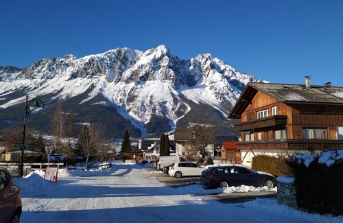 Niederoeblarn House | Discover Pension Tilly: Pet-Friendly Stay with Pool