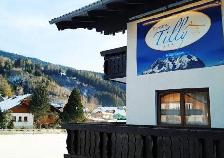 Niederoeblarn House | Discover Pension Tilly: Pet-Friendly Stay with Pool