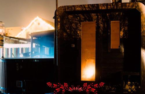 Tirgu Mures House | Pension Tip-Top: Pet-Friendly Retreat with Oceanfront Views