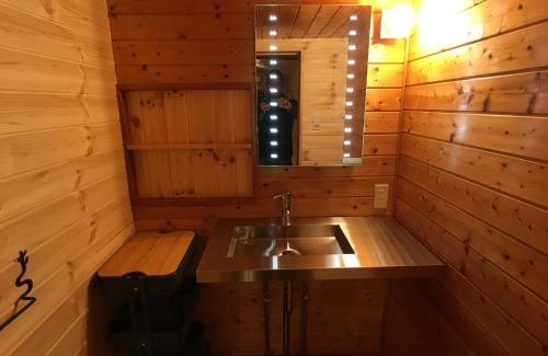 Echo Land Cabin | Cozy Pension Tomato: Top-Rated with Breakfast & Hot Tub