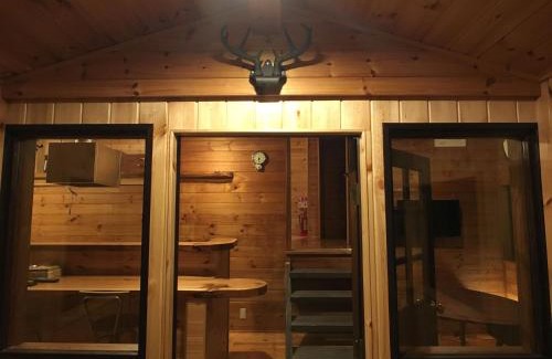 Echo Land Cabin | Cozy Pension Tomato: Top-Rated with Breakfast & Hot Tub