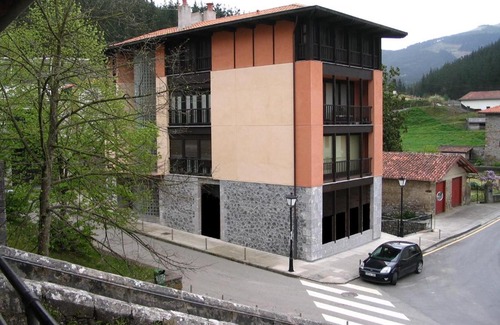 Etxebarria House | Family-Friendly Stay at Pension Txomin Ostatua, Rated 8.4