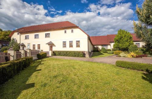 Rovecne House | Comfortable Family Stay at Pension U Lípy with Breakfast