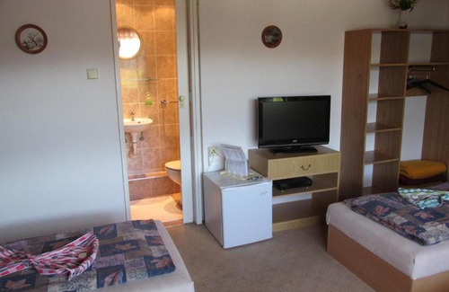 Dalovice House | Pet-Friendly Stay at Pension U Vlášků with Pool Access