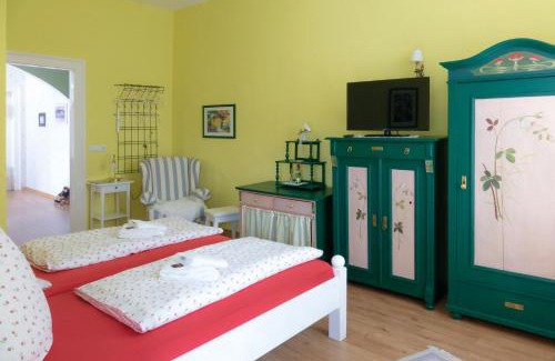 Oberhof House | Pension Villa Immergrün: Oceanfront Retreat with 8.6 Rating