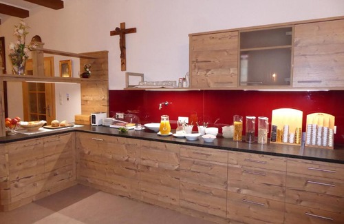 Pfarrwerfen House | Discover Pension Vocario: Top-Rated with Hot Tub & Dining