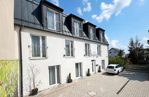 Voesendorf House | Ideal Stay at Pension Voesendorf with Great Amenities