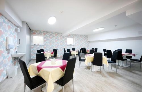 Voesendorf House | Ideal Stay at Pension Voesendorf with Great Amenities