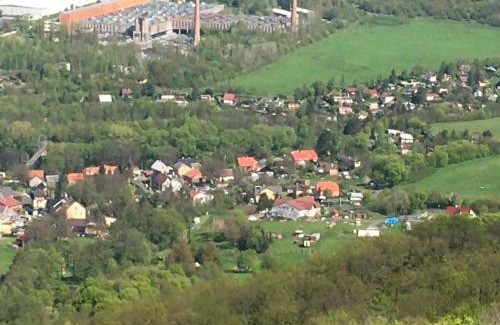 Klasterec nad Ohri House | Discover Pension Vyhlídka: Pet-Friendly Retreat with Pool