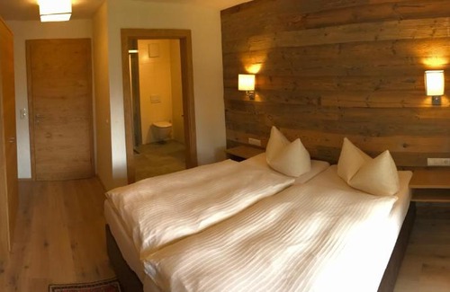 Hippach House | Family-Friendly Retreat at Pension Waldegg with Dining Options