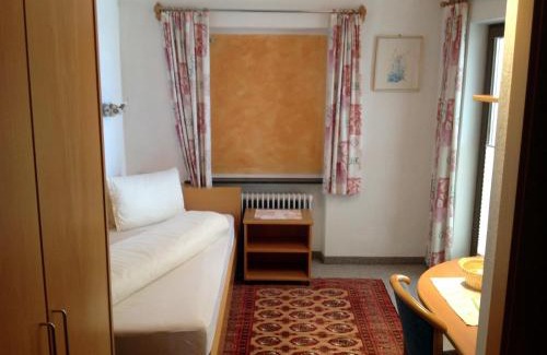 Mieming House | Pet-Friendly Pension Wallnöfer with Hot Tub and Kitchen