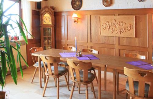 Schwenningen Hotel | Discover Pension Weinhaus Unger: Family-Friendly Retreat