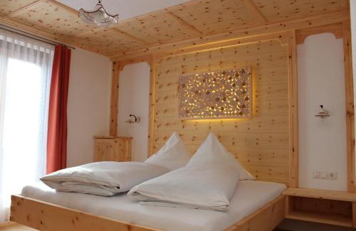 Moso in Passiria House | Discover Pension Widmann: Pet-Friendly Retreat with Hot Tub