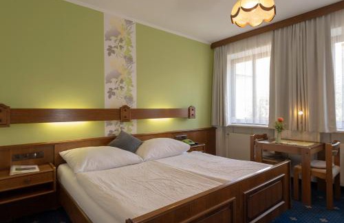 Baden House | Guest Rated: Pension Wienerstub'n - Family & Pet Friendly Stay