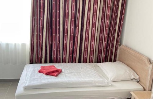 Wolfsburg House | Pet-Friendly Escape at Pension-Wob 2 with Kitchen Amenities