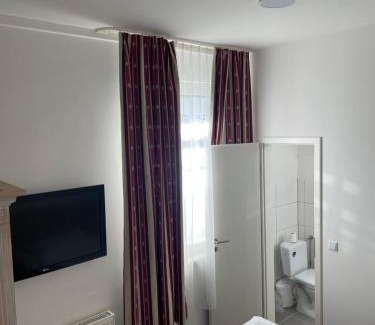 Wolfsburg House | Pet-Friendly Escape at Pension-Wob 2 with Kitchen Amenities