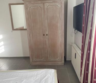 Wolfsburg House | Pet-Friendly Escape at Pension-Wob 2 with Kitchen Amenities