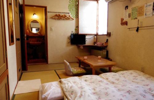Motomachi House | Budget-Friendly Pension Yumekukan: Rated 9/10 with Hot Tub