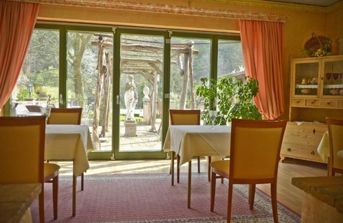 Priel House | Cozy Pension Zierlinger: Family-Friendly & Pet Welcoming