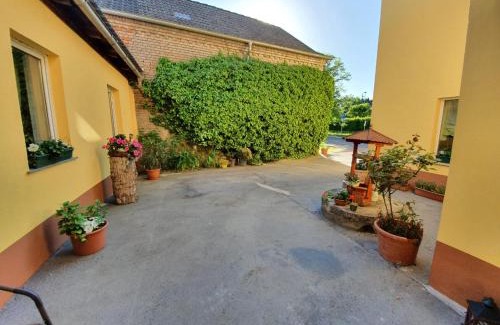 Lutzen House | Discover Gasthof Zum Amboss: Pet-Friendly Retreat & Dining