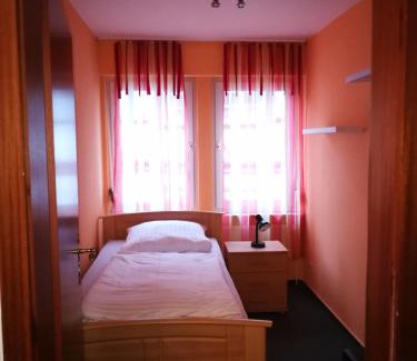 Porta Westfalica House | Budget-Friendly Stay at Pension Zum Angestellten with Breakfast