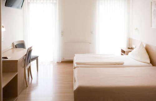 Morlheim Bed & Breakfast | Pension Zum Bahnhof - Cozy Double Room with Ocean View