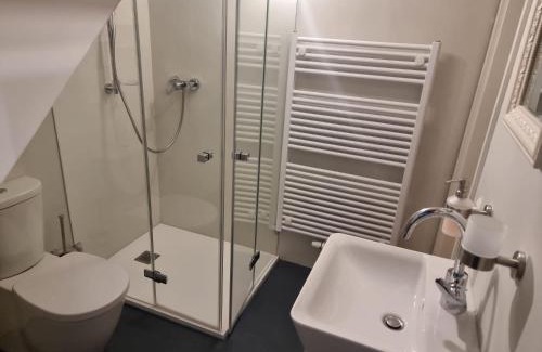 Gohren House | Unforgettable Stay at Pension Zum grünen Kakadu - Rated 9.7