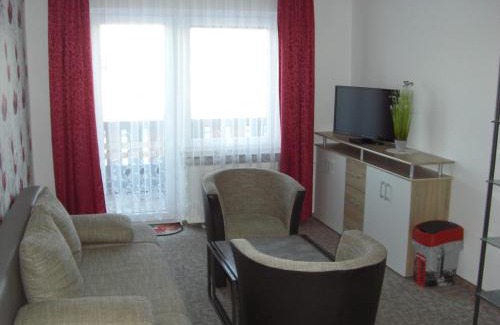 Schoenwald House | Welcoming Pension Zum Köhler: Family-Friendly Retreat